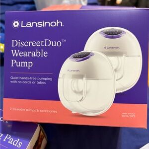 Lansinoh DiscreetDuo Wearable Pump in White and Purple